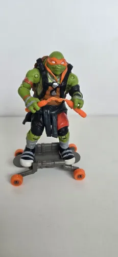 Tortugas Ninja Michelangelo Figura com Skate