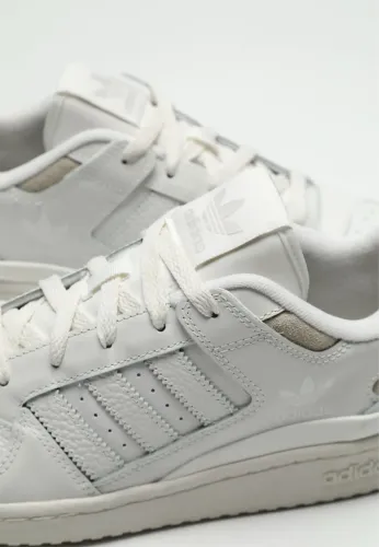 Vendo tenis Adidas modelo Forum Low tamanho 40 cor off wihite