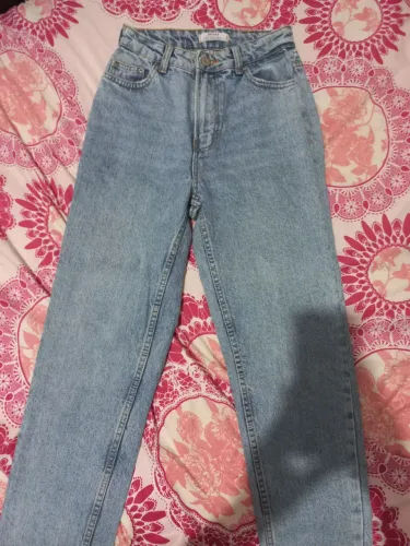Calça jeans Bershka importada em excelente estado