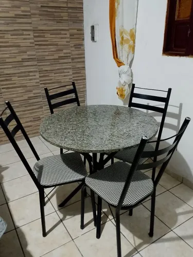 Mesa de jantar 4 cadeiras (redonda)
