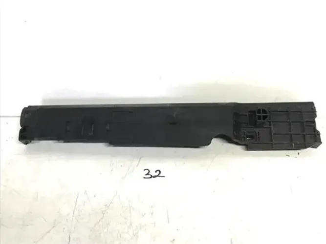 Suporte Do Radiador Lado Direito Bmw 240 2016