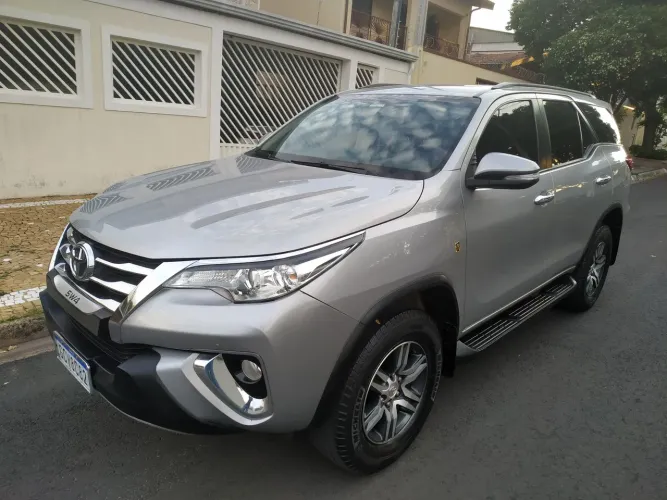 Toyota Hilux SW4 SR 4X2 2.7/ 2.7 Flex 16V Aut. 2017
