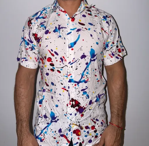 Blusa Colorida com fundo Branco - Tamanho M