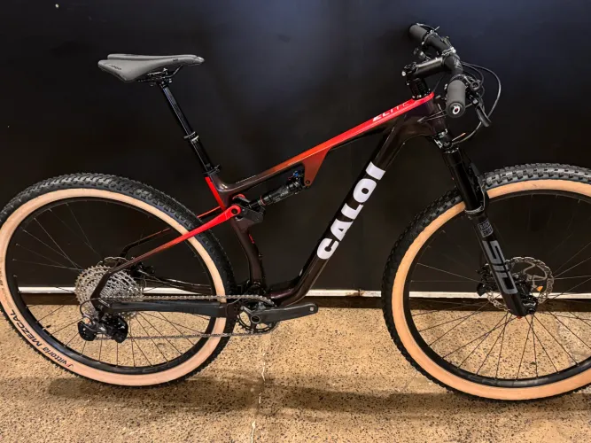 CALOI ELITE FS CARBON RACING TAMANHO 17 SEMI NOVA