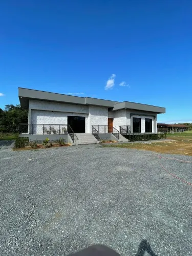 CASA de CAMPO alto padrão no bairro VILA NOVA em Joinville/SC. Imagine acordar todos os d