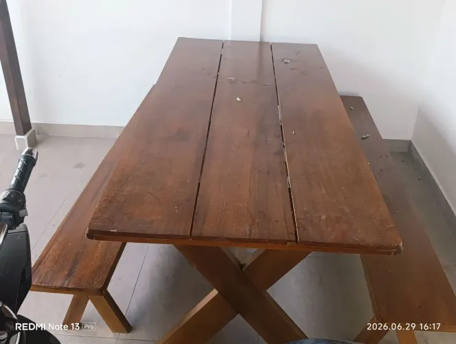 Mesa madeira 2,5 metros com 2 bancos