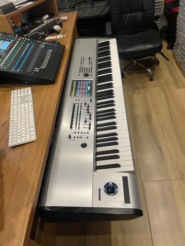 Korg Kronos 2 Platinum Edição Limitada