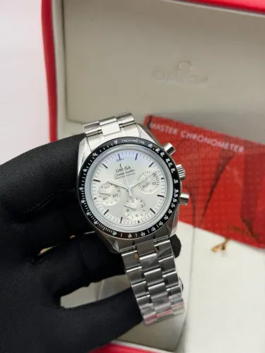 Relógio Omega Speedmaster Professional Chronograph - Máquina ETA Automática