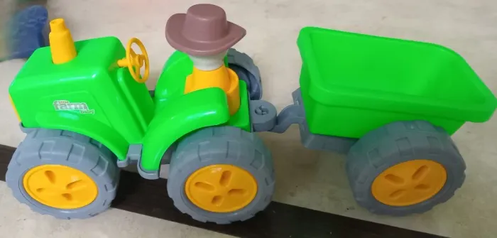 Desapego, usado - Brinquedo - Trator Little Farm Baby Basculante Usual Plastic Verde