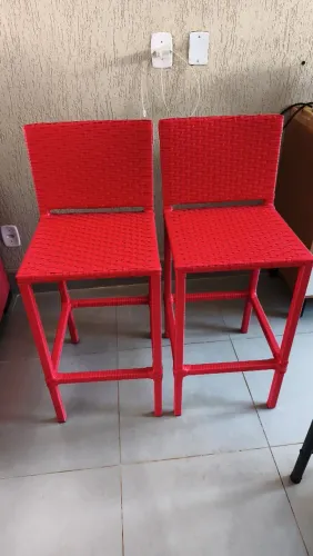 Vendo 02 banquetas de fibra sintético na cor vermelho por 350