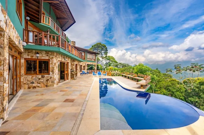 Casa de Alto Padrão com 5 quartos em Araras com Vista para a Maria Comprida e Piscina com