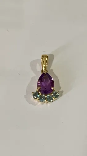 Delicado pingente de ouro 18 k