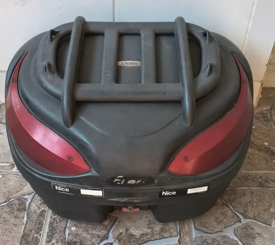 Baú grande com suporte extra