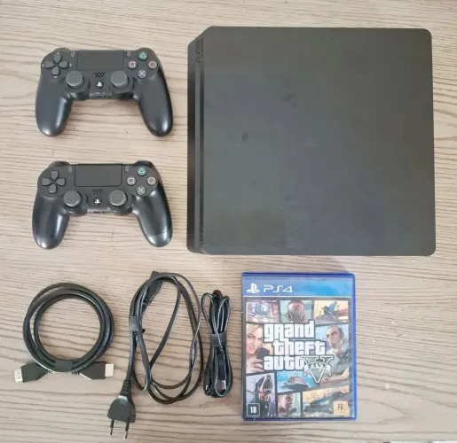 Play Station 4 Slim 512 GB, 2 controles e 4 jogos . Troco por tablet novo .