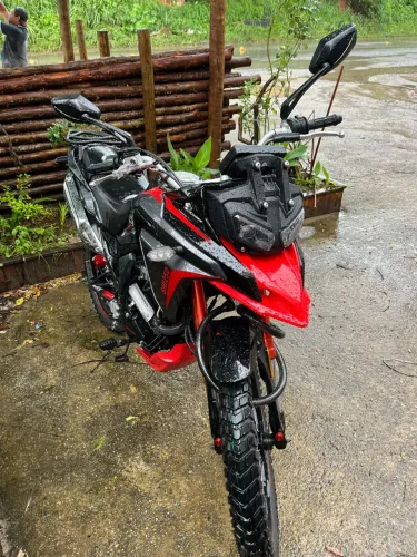 SHI250 VERMELHA/PRETO único dono