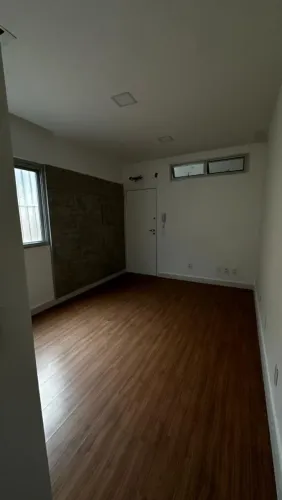 Sala comercial em frente ao Shopping Vitória | 32m² | 2 ambientes