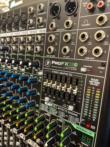 Mesa de Som Mackie PROFX 16 V2