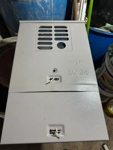 caixa/painel metálico de comando elétrico,