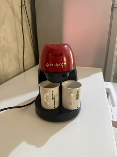 Cafeteira cadense vermelha 