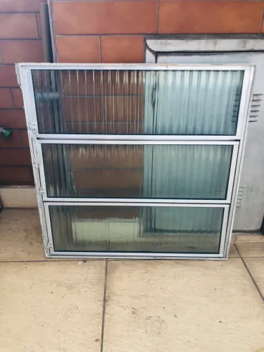 Vitro Janela Basculante Aluminio 100x100cm 3 Secoes Vidro Canelado Usado