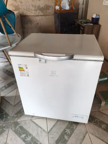 Frezer horizontal Electrolux 200 litros dupla função 