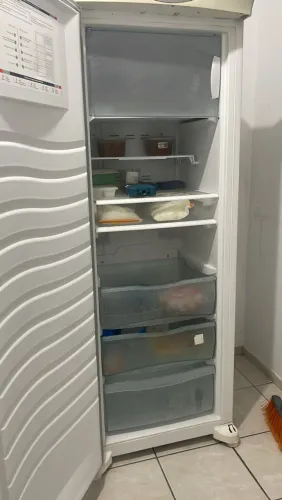 Vende-se Freezer / Refrigerador Vertical Brastemp
