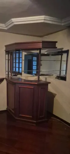 Bar inglês de mogno