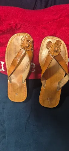 Chinelo de couro tamanho 35