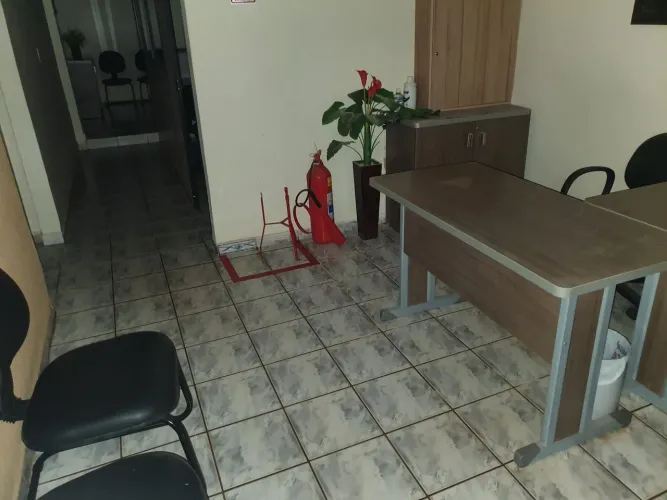 Aluga-se Casa para Fins Comerciais MOBILIADA