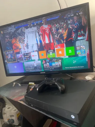 Xbox One X 1TB - Edição Limitada Project Scorpio + Caixa Original