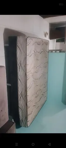 Cama de casal em perfeito estado