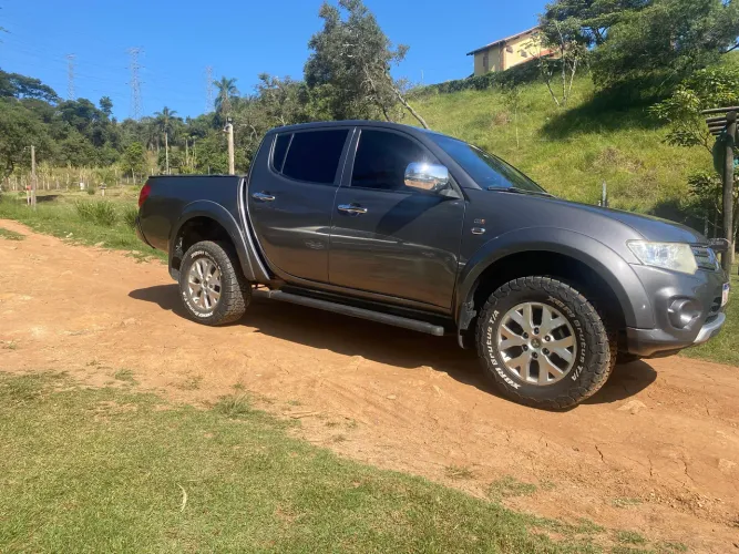 Mitsubishi L200 Triton HLS 2.4 Flex 16V CD Mec. 2016