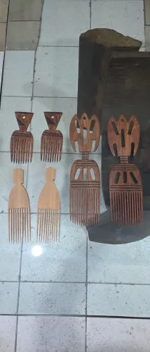 Decoração antiga, conjunto de pentes africanos de madeira