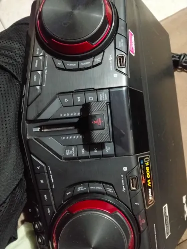 Som LG xbom 1800 watts som ótimo perfeito
