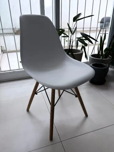 Conjunto com 4 Cadeira Eiffel Charles Eames Pés Palito