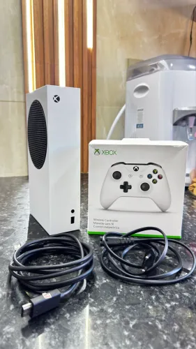 Vendo Xbox séries s semi novo