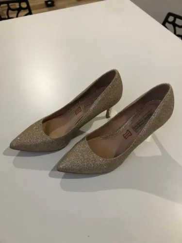 Salto Alto Tamanho 34 BR Marca Bufalo Shoes