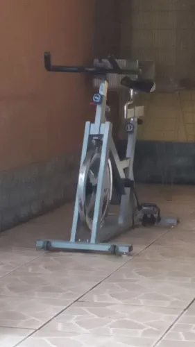 Vendo bicicleta para ginástica. 