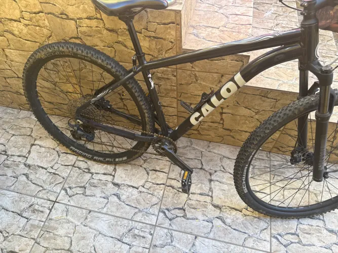 Bike Caloi Explorer Pro _ Kit Shimano  Deore _ RochShox_2023/2024