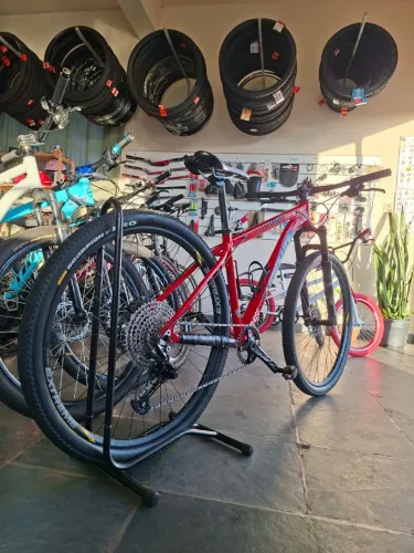 Vendo biscleta aro 29 Absolute wild freios Shimano MT cubos nova tec câmbio deore 