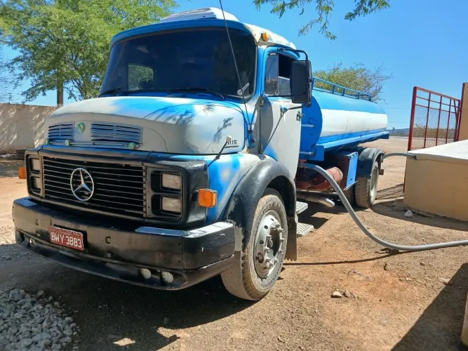 Caminhão 1113 e 1418 é 1518