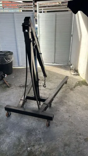 Girafa hidráulica guincho 1 tonelada dobrável pouco usada. Marca potente