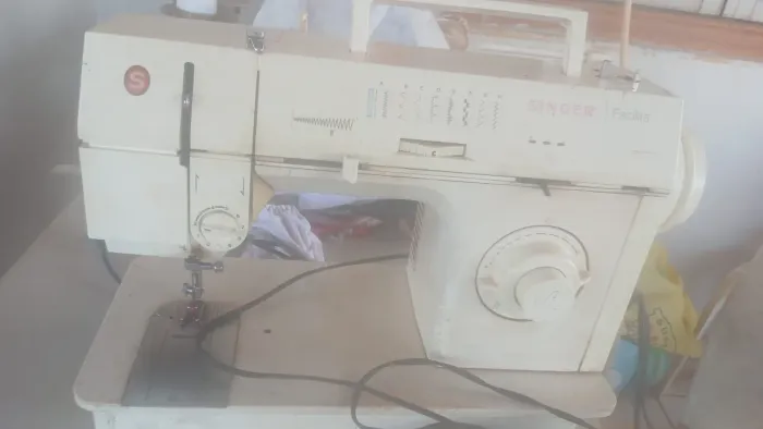 Vendo essa máquina singer