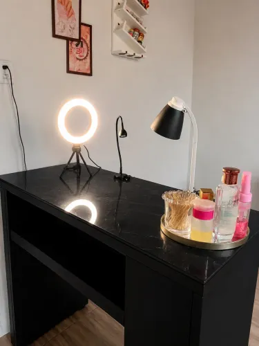 ? Mesa para Nail Designer / Manicure - bem Conservada