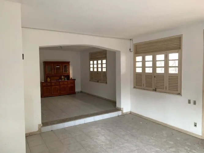 Imóvel Comercial no Rio Vermelho: 3 Quartos, 1 Sala, 3 Banheiros, 6 Vagas e 220m² - Venda