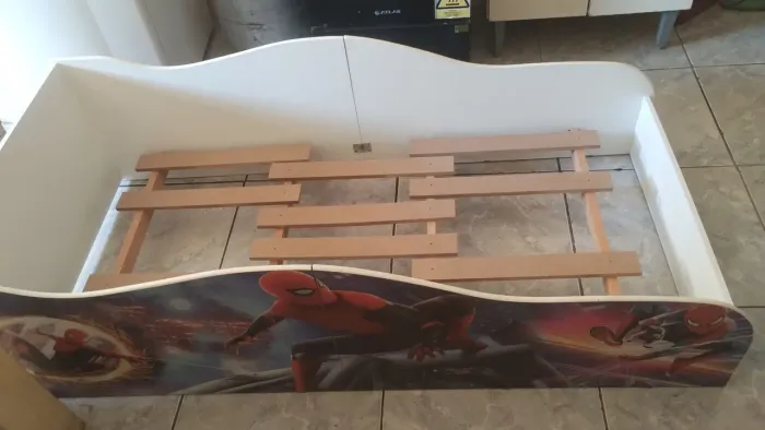 Cama carro homem aranha infantil.