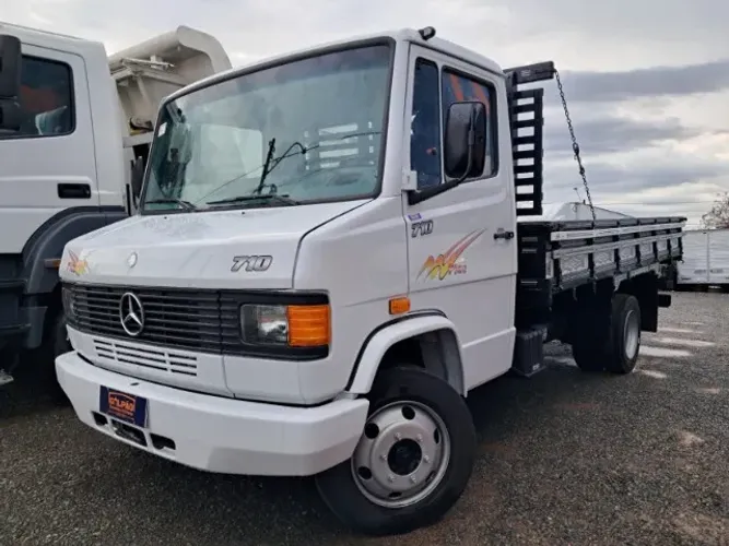 MB 710 Plus 4X2 Carroceria - (2011)