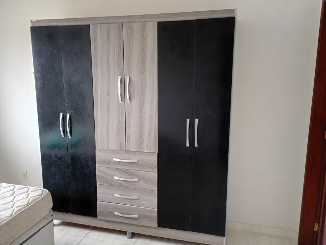 Mobilha de quarto guarda roupa