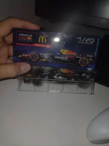 Carro red Bull f1 mc donalds
