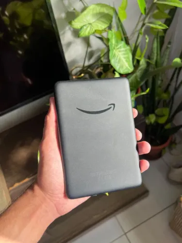 Kindle 16 GB (modelo 2024) - Leve e compacto, com tela antirreflexo.
